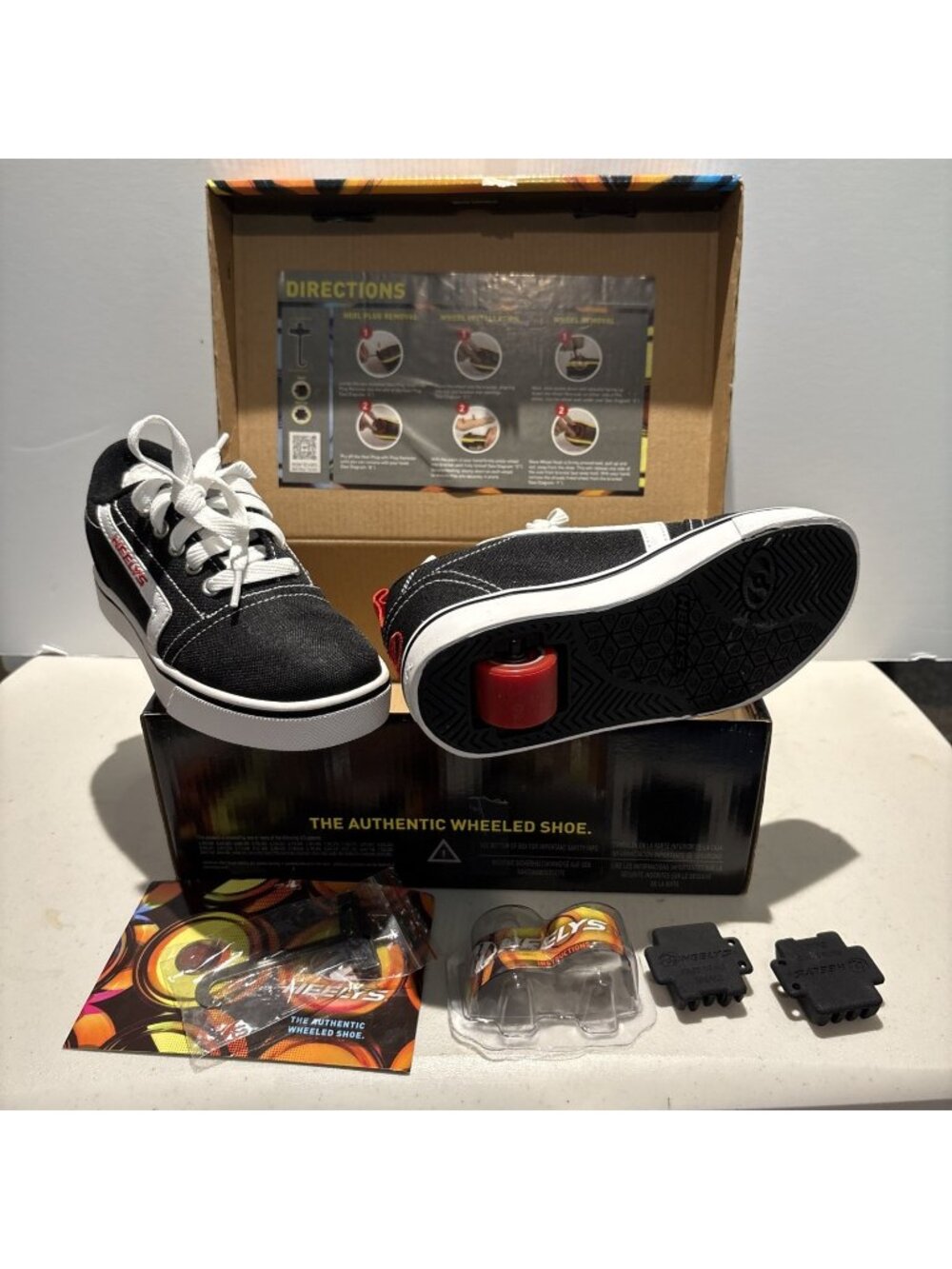 Heelys Brand Sneakers. with box. YOUTH Size 2 (33 EUR) Wheeled Skate Shoes